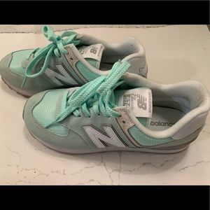 Barely worn New Balance women’s sneaker.